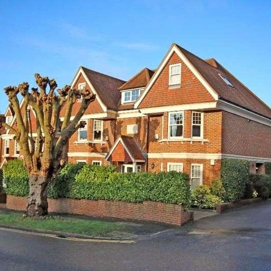 Park Rise, Leatherhead, Surrey, KT22 - Photo 1