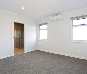 2/37 Wards Grove, Bentleigh East - Photo 2