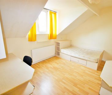 6 bedroom terraced house to rent - Photo 4