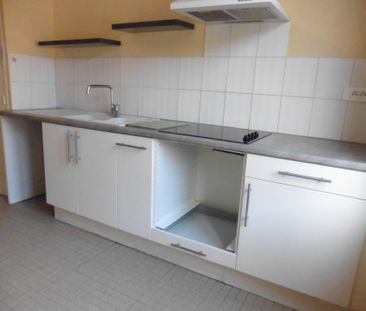 Location Appartement 4 pièces 73m² PONT ST ESPRIT 30130 - Photo 2