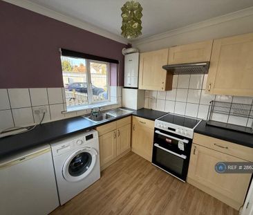 2 bedroom end of terrace house to rent - Photo 2