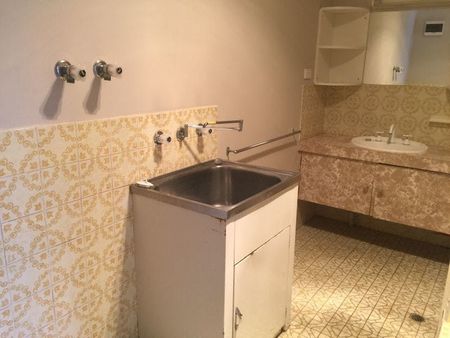 TIDY UNIT CLOSE TO THE BEACH - Photo 2