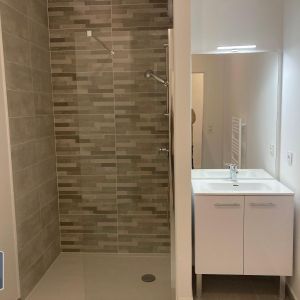 Location Appartement 2 pièces 41m² LORMONT 33310 - Photo 2