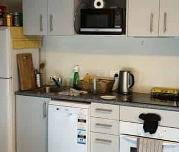 Views over the City - Unfurnished 1 bedroom apartment - Photo 5