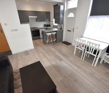 3 bedroom House in Glossop Street, Leeds - Photo 3
