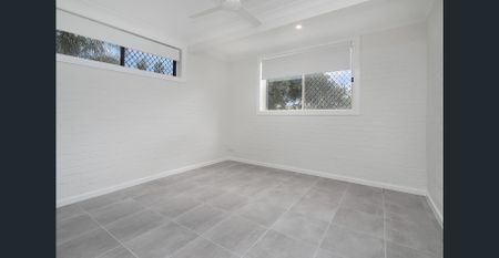 Ground Floor Two Bedroom Unit with Big Back Yard - Photo 4