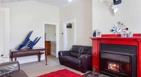 Cosy Family Home - Photo 2