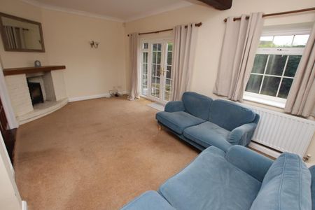 4 bedroom end of terrace house to rent - Photo 2