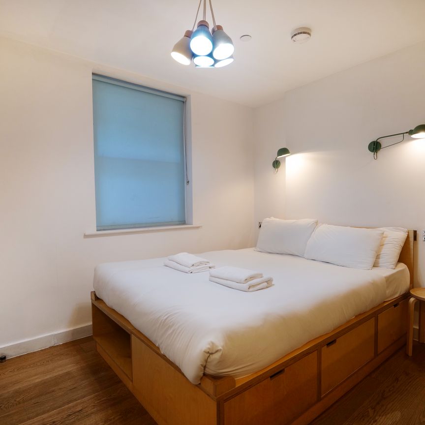 BILLS INCLUDED - Bright and modern studio flat in Philbeach Gardens, London SW5 - Photo 1