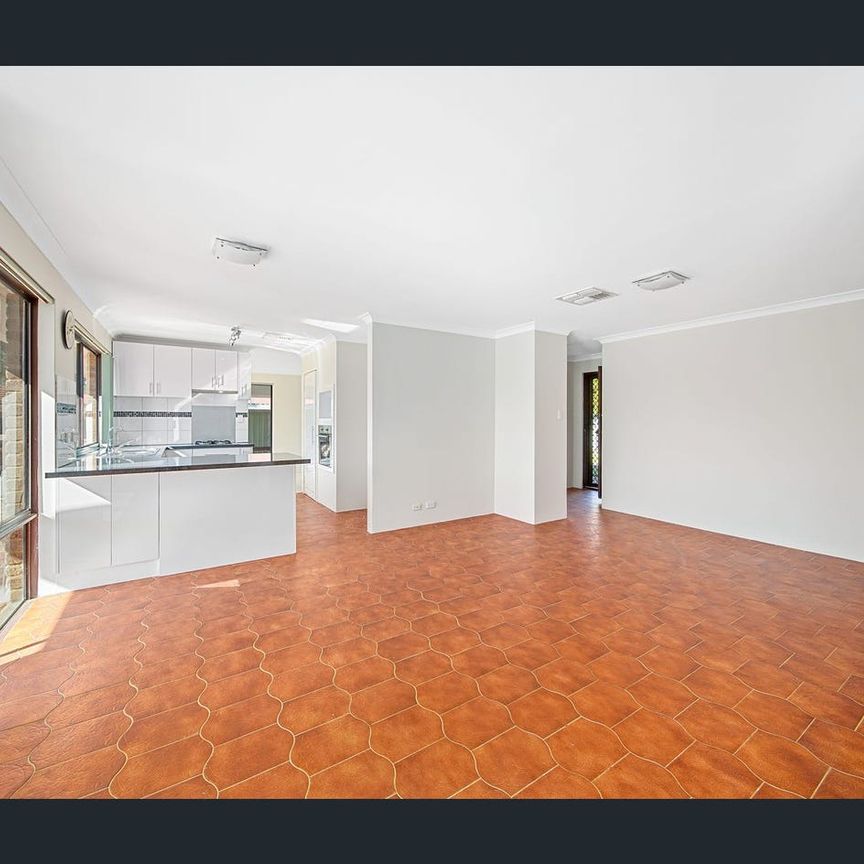 Family Home Large Backyard! - Photo 1