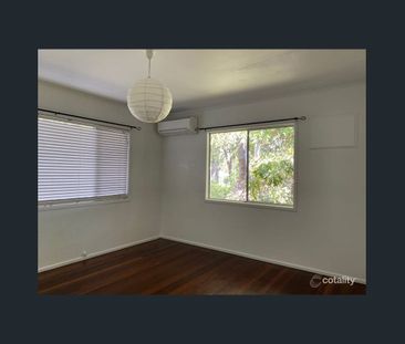 Charming Beach Shack-Style Home in Bucasia - Photo 2