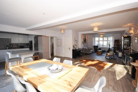 Chelwood Gardens, Richmond, Surrey, TW9 - Photo 3