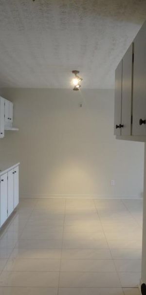 BEAU 4 12 - LIBRE 1er DÉCEMBRE - IMMEUBLE CALME - PRÈS DE TOUS LES SERVICES - Photo 1