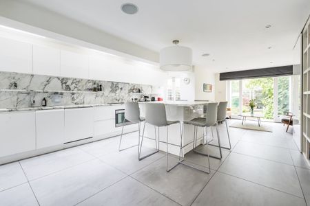 4 bedroom terraced house to rent - Photo 2