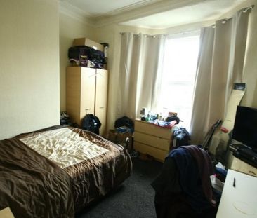 3 Bed - Balmoral Terrace, Heaton - Photo 3