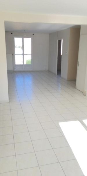 Location Appartement 5 pièces 128m² CHARNAY LES MACON 71850 - Photo 1