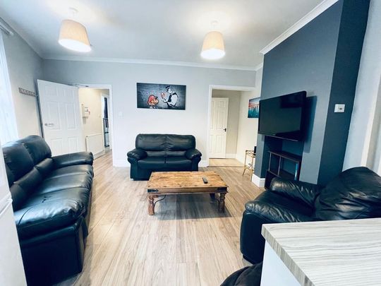 6 bedroom house to rent - Photo 1