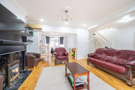 4 bedroom detached house to rent - Photo 3