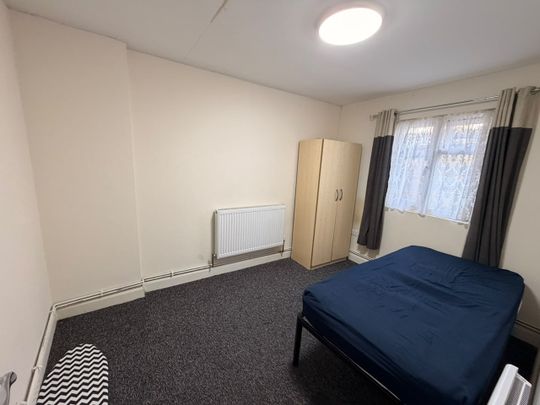 1 Bed Flat, Harpour Road, IG11 - Photo 1