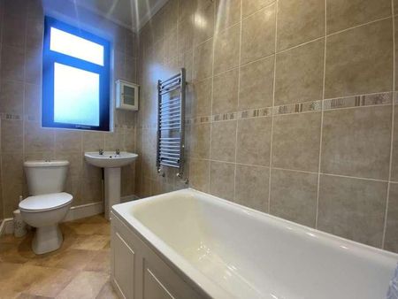 Rochdale Road, Royton, Oldham, OL2 - Photo 5