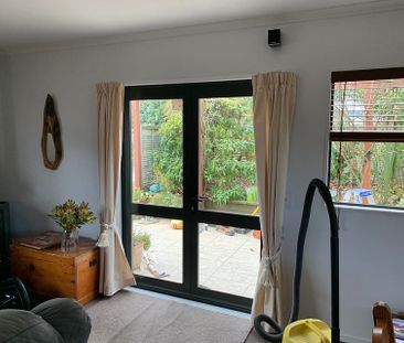Cute 3 bedroom Cottage in a great neighbourhood - Photo 1