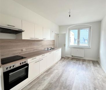 Everything you need – space, fitted kitchen, great view…. - Photo 1
