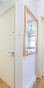 1 bedroom flat in Sheen - Photo 3