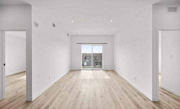 Hawthorne: Gold Accents – 1800 Leila, Winnipeg, MB - Photo 1