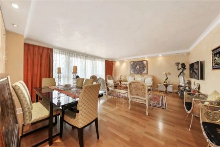 3 bedroom flat in St John's Wood - Photo 4