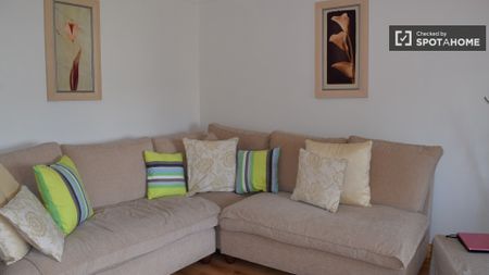 Huge room in 3-bedroom apartment in Tallaght, Dublin - Photo 4