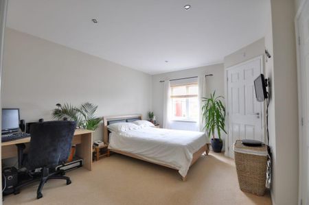 2 bedroom end of terrace house to rent - Photo 3