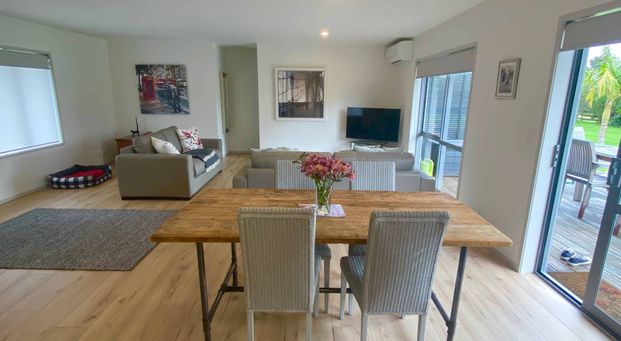 Spacious and Modern Living - Photo 1