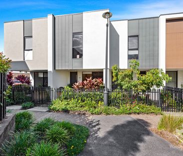 North Lakes Town Centre 2 Bed Townhome Prestigious Sola Complex - Photo 5