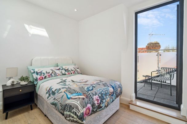 1 Bed Flat, Garratt Lane, SW18 - Photo 1