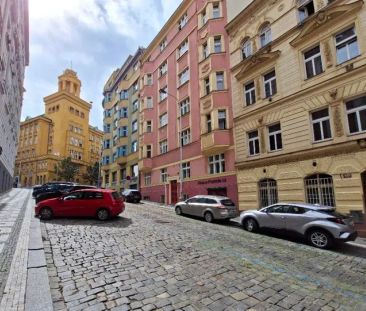 Pronájem bytu 2+1 v ulici Víta Nejedlého, Praha 3 - Žižkov, dobrý s... - Photo 1