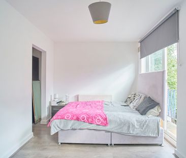 Howcroft House – Room 3 - Photo 5