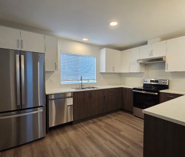 3br – Beautiful New Townhouse Near Golf course - Photo 2