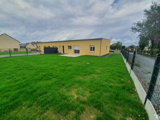 Maison d'habitation avec entrée cuisine aménagée, salle/salon, salle de bain, WC, 3chambres, garage - Photo 1