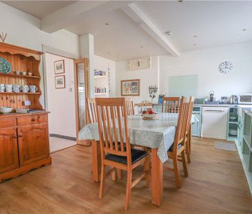 4 bedroom semi-detached house to rent - Photo 5