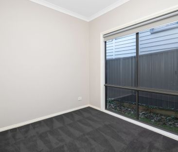 HIDDEN GEM IN BALLARAT EAST - Photo 6