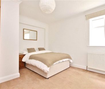 Marsh Lane, Addlestone, Surrey, KT15 1UN - Photo 1