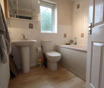 1 bedroom in a house share to rent - Photo 4