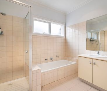 Fully Furnished Executive Living with Flexible Lease in Prestigious... - Photo 6