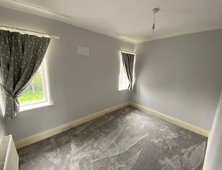 Broad Walk, Wilmslow - Photo 3