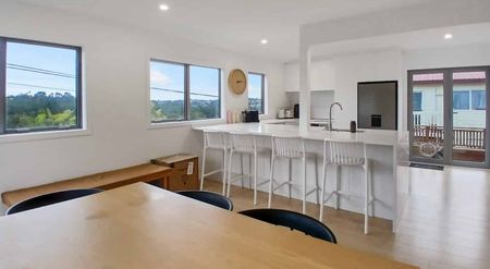 Elegantly Refurbished 3-Bedroom Home in Glenfield - Photo 3