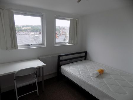 5 bedroom terraced house to rent - Photo 3