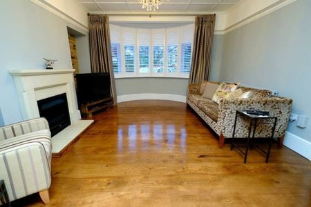 5 Bed Semi-Detached House, Wilbury Crescent, BN3 - Photo 4