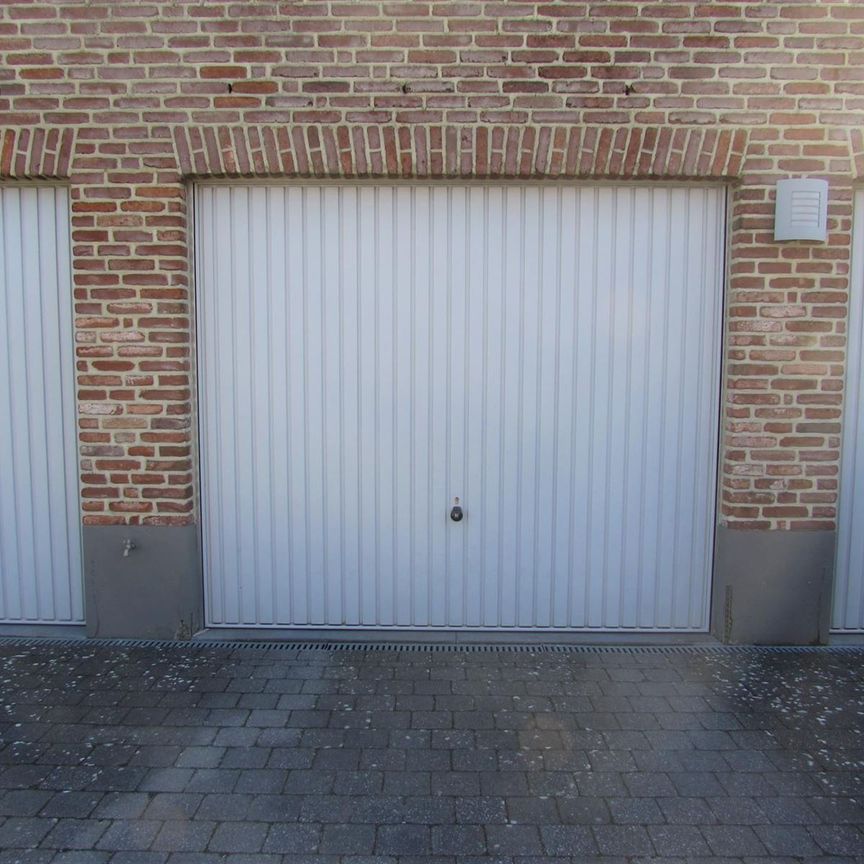 Gelijkvloers appartement met twee slaapkamers, terras en garage - Foto 1
