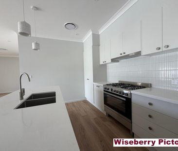 Spacious 4-bedroom home - Photo 5