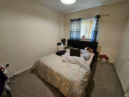 2 bedroom flat to rent - Photo 2